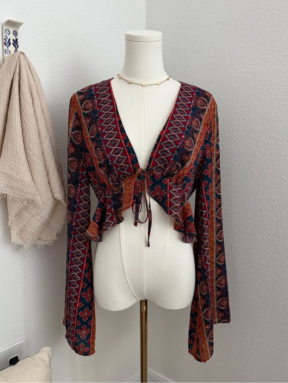 Windsor Boho Bell Sleeve Tie Front Crop Top Small
